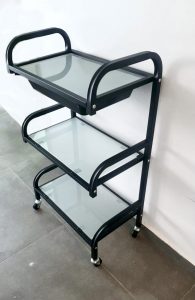 עגלת קוסמטיקה צבע שחור - צילום מהצד