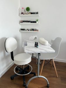 שולחן מניקור לבן מתקפל עיצוב חדר