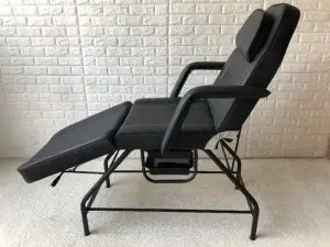 מיטת קוסמטיקה שחורה - דגש על זויוות שונות למיטה