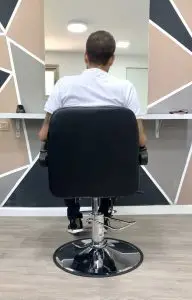 כסא ספר שחור ללא משענת ראש