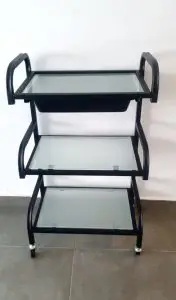 עגלת קוסמטיקה צבע שחור - צילום מלפנים