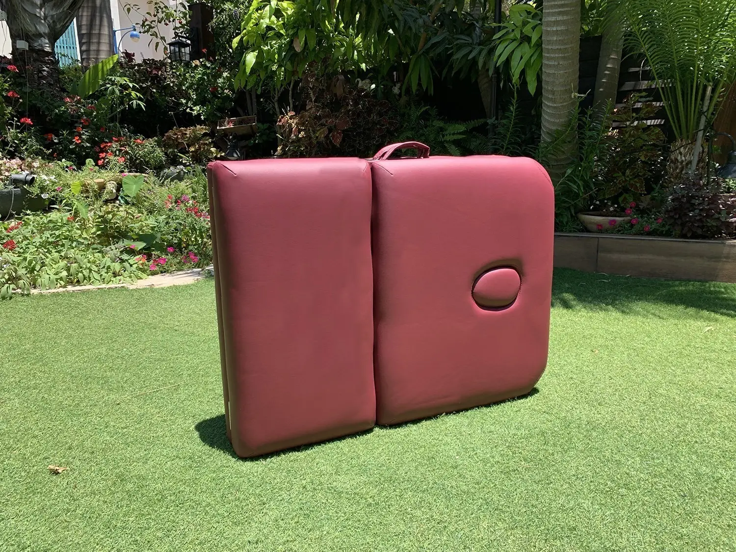 מיטת עץ דגם ארגמן - דגש כך שהיא סגורה