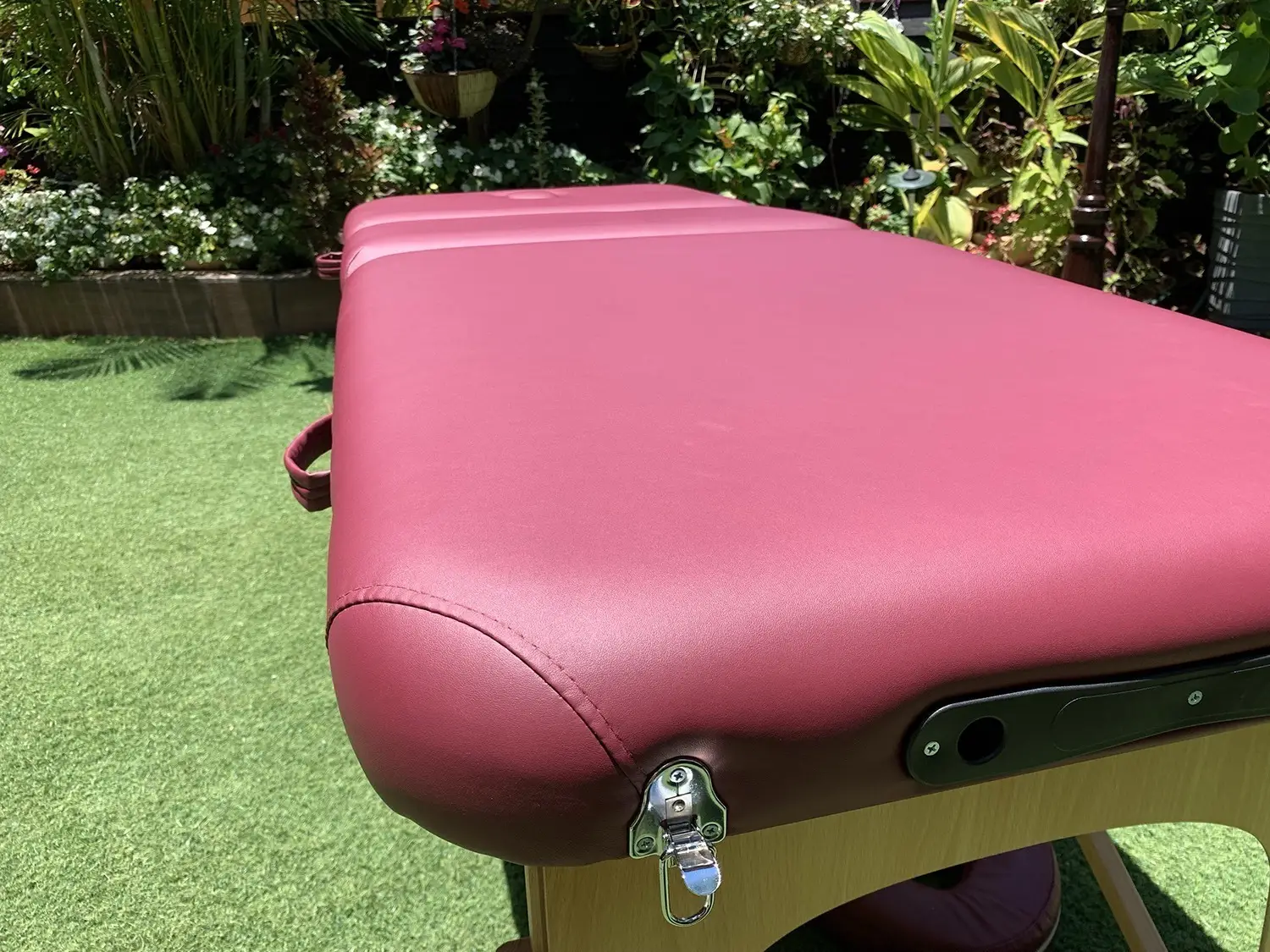 מיטת עץ דגם ארגמן - דגש על הריפוד