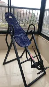 מיטת היפוך פרופיל שחור - תמונה מלפנים