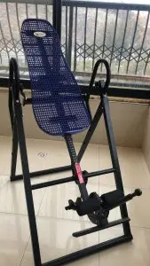 מיטת היפוך פרופיל שחור - תמונה מלפנים