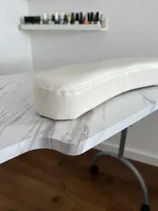 שולחן מניקור לבן מתקפל עיצוב איטלקי כרית