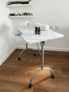 שולחן ציפורניים צבע לבן מצב פתוח