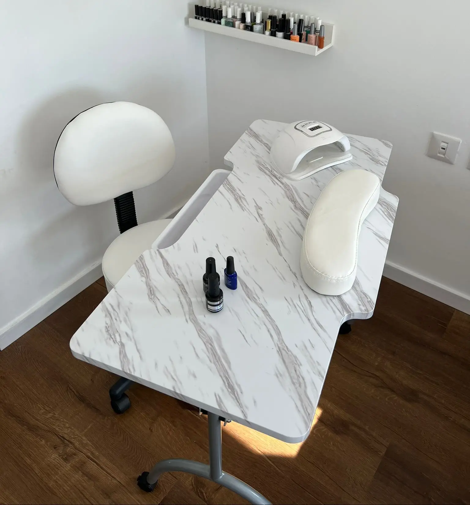 שולחן מניקור לבן מתקפל תצוגה