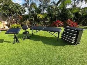 חדר מקעקעים פרימיום - מיטה כיסא משענת ועגלה - תמונה כללית