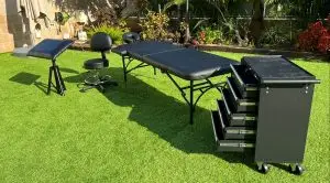 חדר מקעקעים פרימיום - מיטה כיסא משענת ועגלה - תמונה כללית