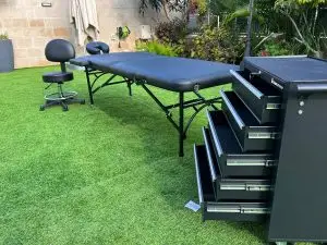 חדר מקעקעים :מיטת טיפולים, כיסא למטפל עגלת עבודה מברזל