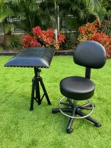 משענת יד גדולה במיוחד + כיסא שחור למטפל