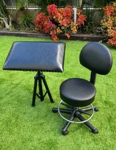 משענת יד + כיסא מקעקעים