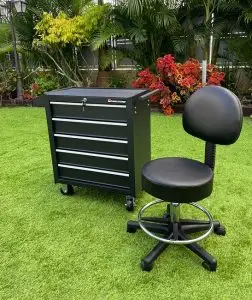 כיסא למטפל + עגלת עבודה מברזל