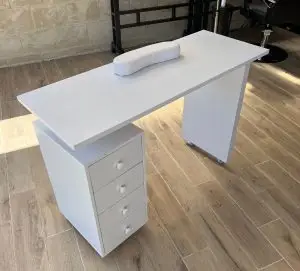 שולחן מניקור קבוע