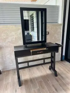 עמדת ספרים / עמדת עבודה למספרה - צבע שחור