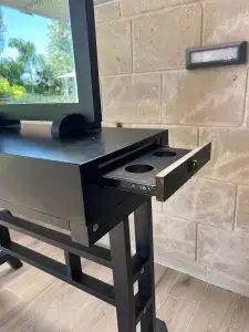 עמדת ספרים / עמדת עבודה למספרה - צבע שחור