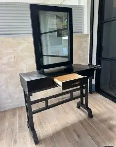 עמדת ספרים / עמדת עבודה למספרה - צבע שחור