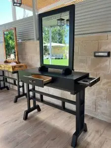 עמדת ספרים / עמדת עבודה למספרה - צבע שחור