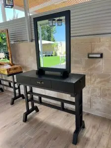 עמדת ספרים / עמדת עבודה למספרה - צבע שחור