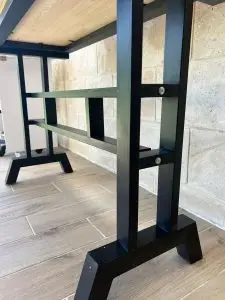 עמדת ספרים / עמדת עבודה למספרה - צבע שחור