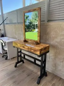 עמדת מספרה / עמדת ספרים - דגש על המגירה