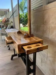 עמדת מספרה / עמדת ספרים - דגש על המגירה