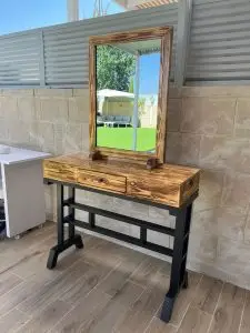 עמדת מספרה / עמדת ספרים - דגש על המגירה