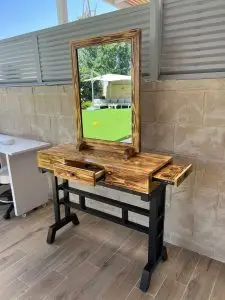 עמדת מספרה / עמדת ספרים