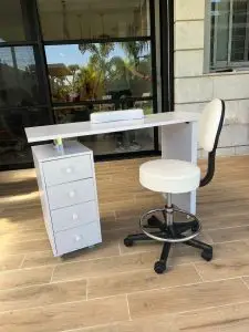 שולחן מניקור + כיסא הידראולי למטפל