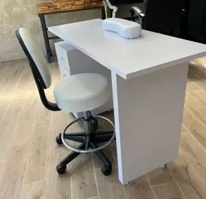 שולחן מניקור + כיסא הידראולי למטפל