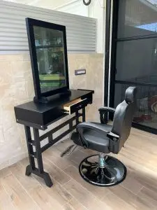 עמדת ספרים / עמדת מספרה וכיסא ברבר כיסא ספר