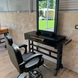עמדת ספרים / עמדת מספרה וכיסא ברבר כיסא ספר