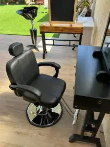 עמדת ספרים / עמדת מספרה וכיסא ברבר כיסא ספר