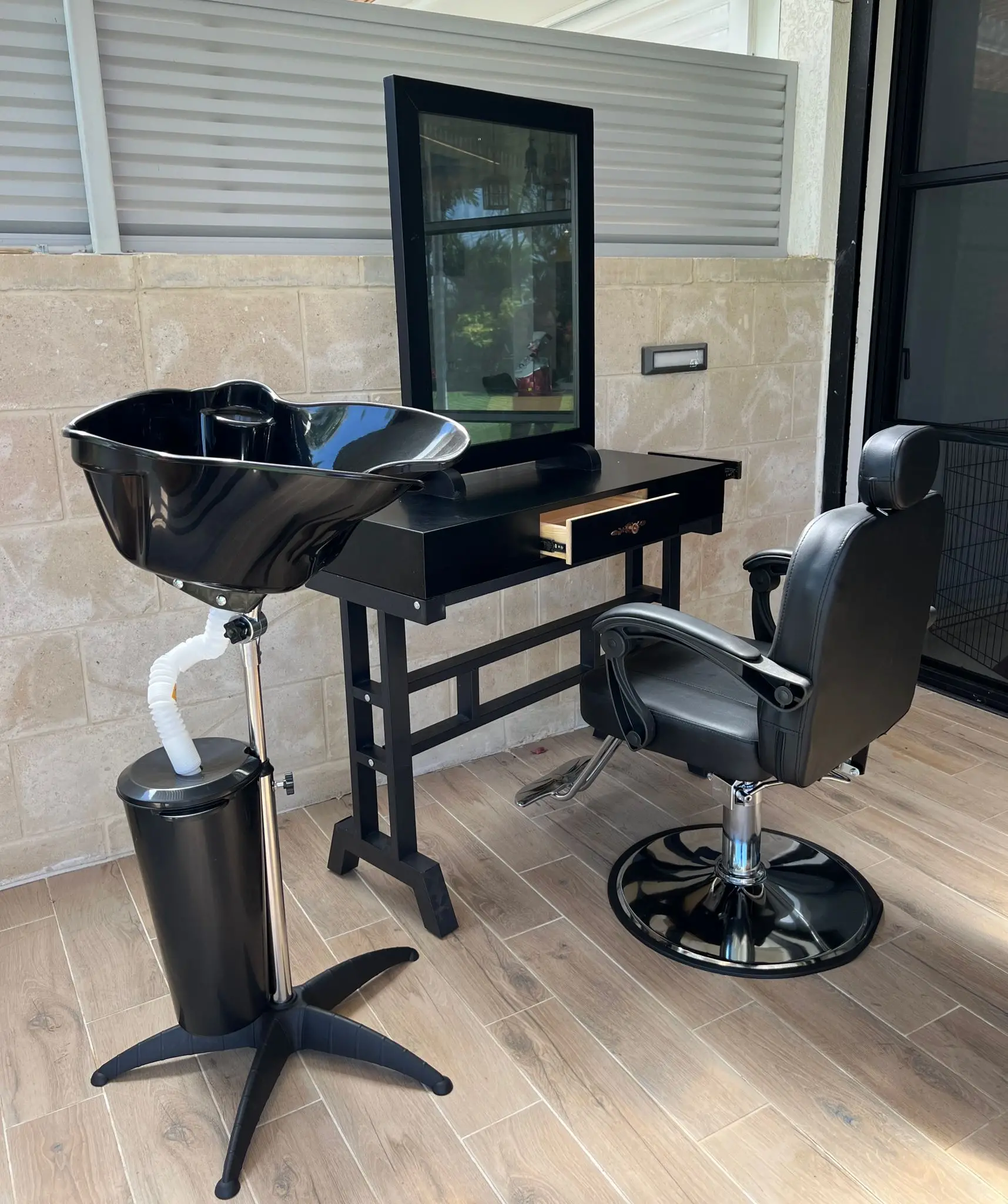 חדר ספרים פרימיום -עמדת ספרים + כיסא ברבר + כיור חפיפה - צבע שחור