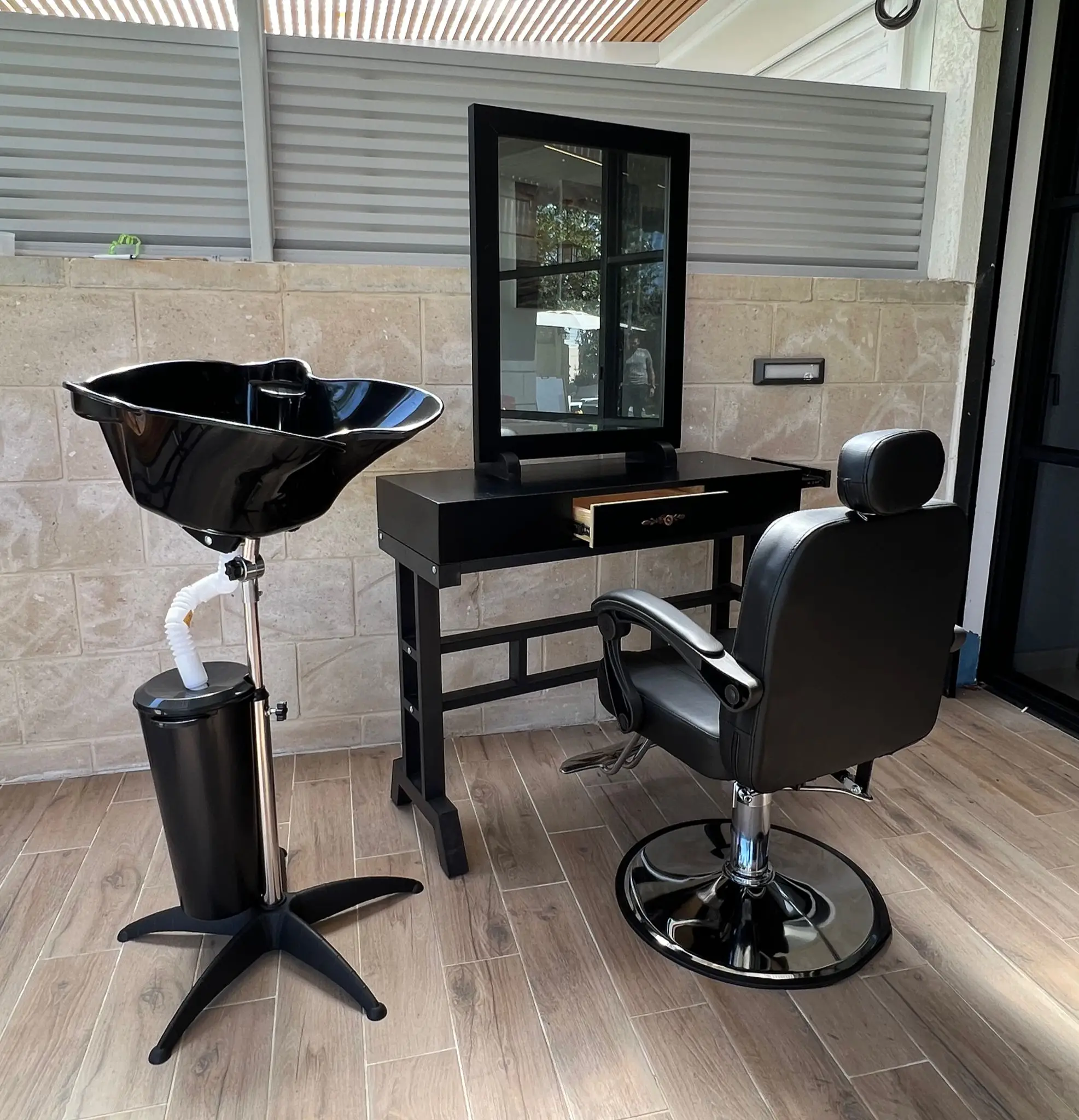 חדר ספרים פרימיום -עמדת ספרים + כיסא ברבר + כיור חפיפה - צבע שחור