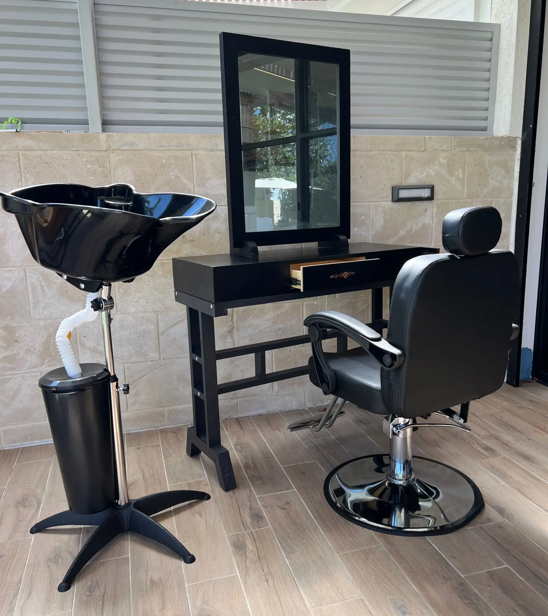 חדר ספרים פרימיום -עמדת ספרים + כיסא ברבר + כיור חפיפה - צבע שחור