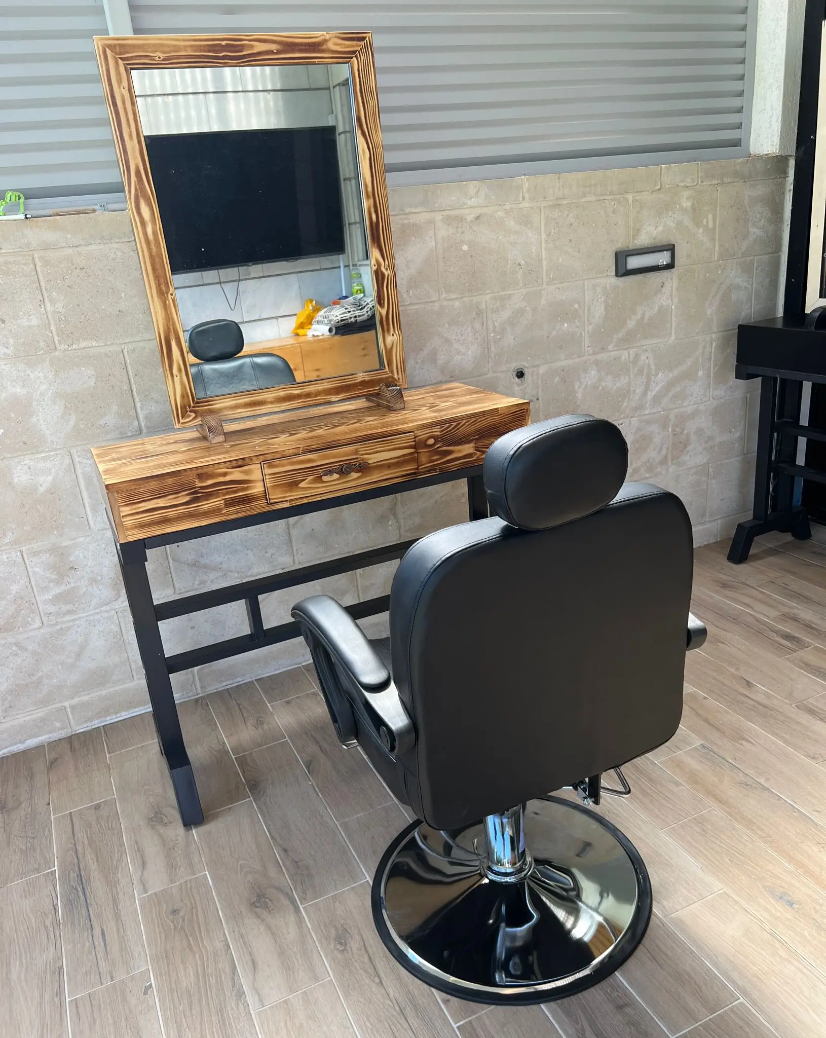 עמדת ספרים צבע אגוז אפריקאי + כיסא