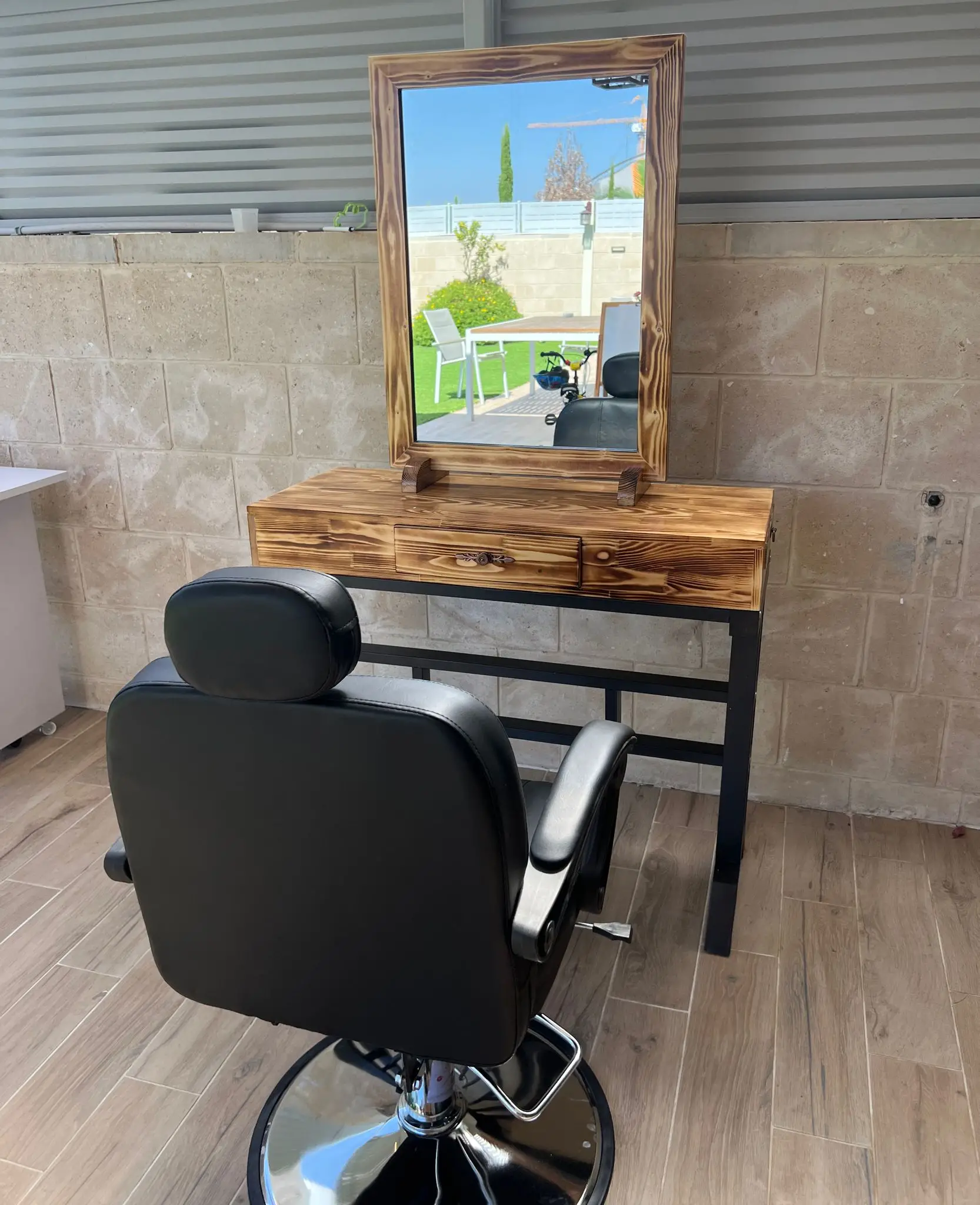 עמדת ספרים + כיסא ברבר - צבע אגוז אפריקאי